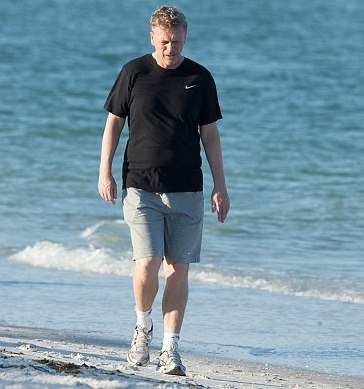 Ντέιβιντ Μόγιες: Λιάζει το κορμί του στην παραλία του Μαϊάμι (photos)