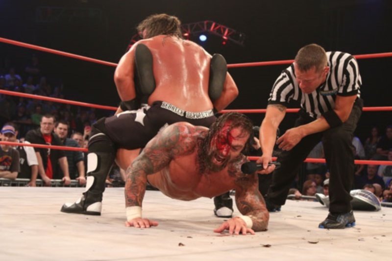 TNA Sacrifice: Παρέμεινε πρωταθλητής ο Young (photos+videos)