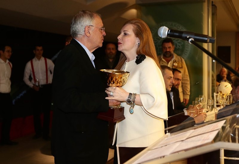 Ολυμπιακός: Βράβευση Μαρινάκη από Βετεράνους (photos)