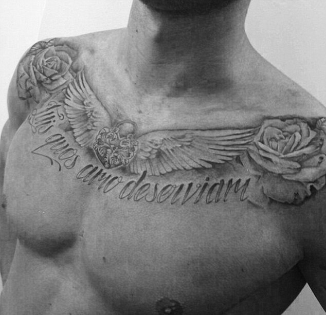 Σάντερλαντ: Συμπαίκτης Μαυρία με τατουάζ... θυσίας στο στήθος! (photo)