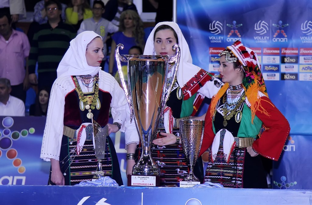 Ολυμπιακός: Η απονομή της κούπας (photos)