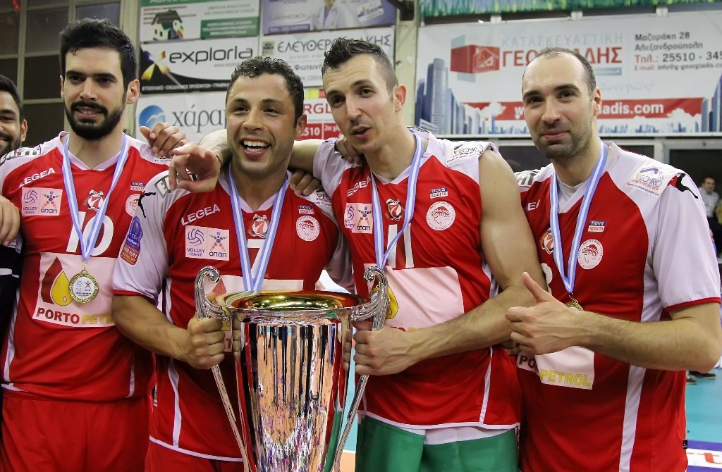 Ολυμπιακός: Η απονομή της κούπας (photos)