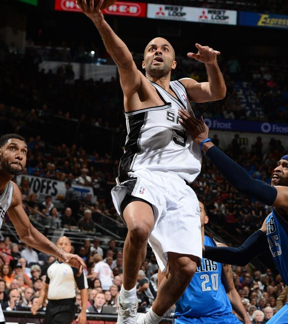 Σπερς -  Μάβερικς: Ο Πάρκερ «καθάρισε» τον Νοβίτσκι (photos+videos)