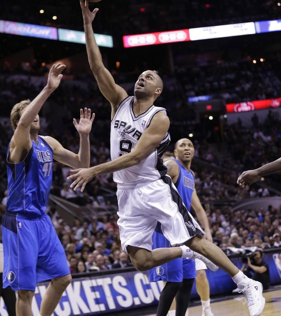 Σπερς -  Μάβερικς: Ο Πάρκερ «καθάρισε» τον Νοβίτσκι (photos+videos)