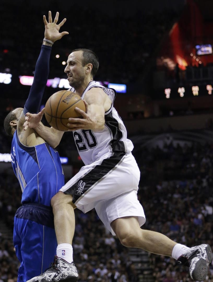 Σπερς -  Μάβερικς: Ο Πάρκερ «καθάρισε» τον Νοβίτσκι (photos+videos)