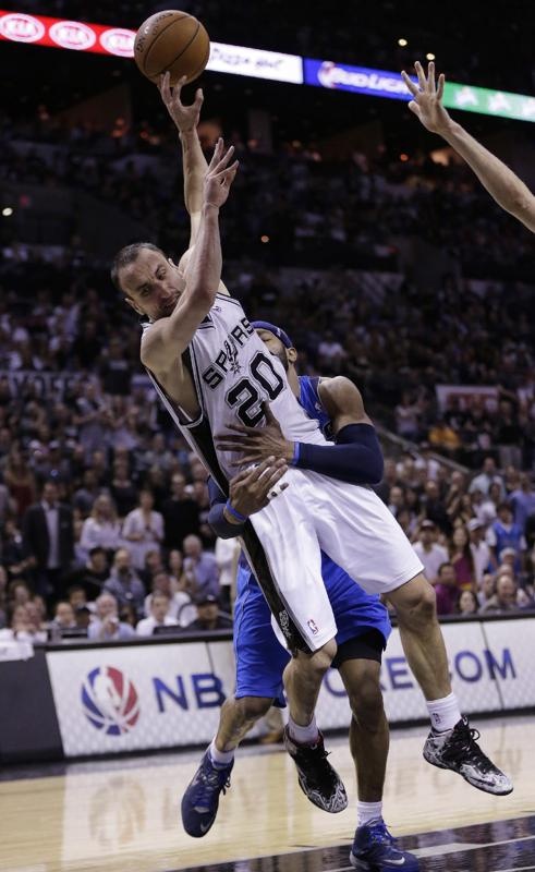 Σπερς -  Μάβερικς: Ο Πάρκερ «καθάρισε» τον Νοβίτσκι (photos+videos)