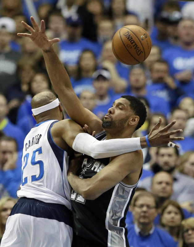 Σπερς -  Μάβερικς: Ο Πάρκερ «καθάρισε» τον Νοβίτσκι (photos+videos)