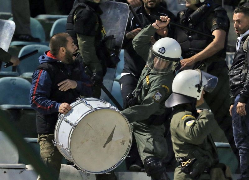 Παναθηναϊκός-ΠΑΟΚ: Το χρονικό των επεισοδίων στη Λεωφόρο (videos+photos)