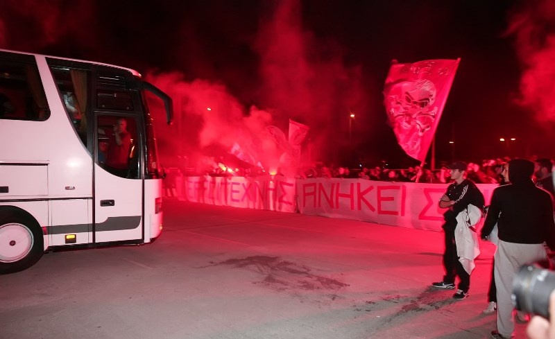 Ολυμπιακός: Χαμός στην υποδοχή στου Ρέντη (photos)