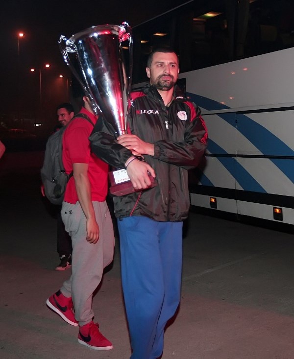 Ολυμπιακός: Χαμός στην υποδοχή στου Ρέντη (photos)