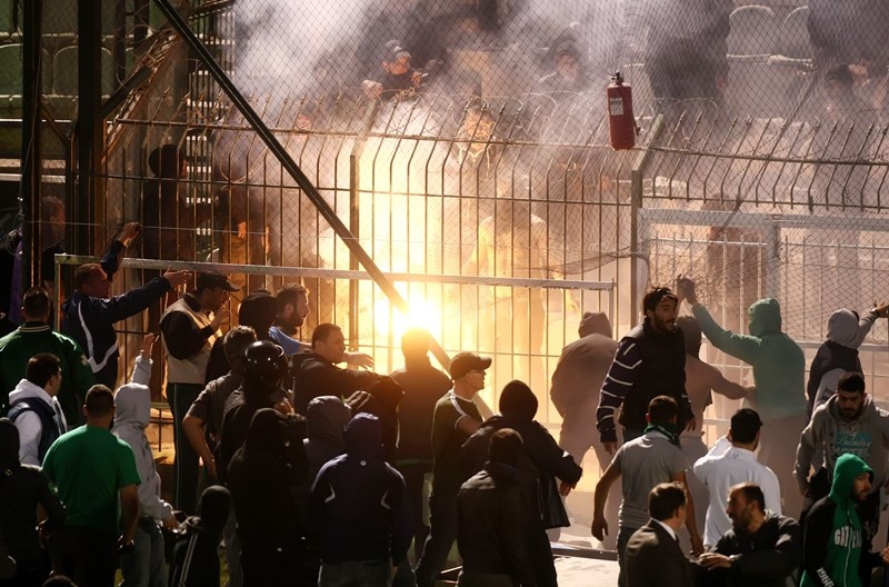Ο ξένος Τύπος στο Onsports: «Θάνατος, η λύση της βίας στην Ελλάδα» (photos+videos)