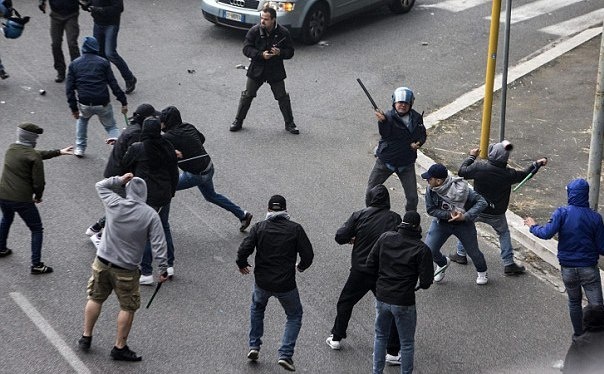 Ο ξένος Τύπος στο Onsports: «Θάνατος, η λύση της βίας στην Ελλάδα» (photos+videos)