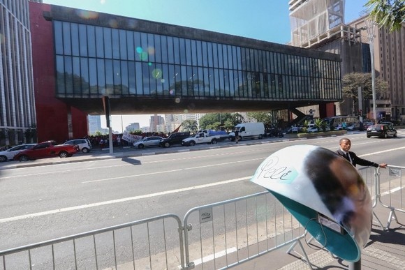 Βραζιλία: Τηλεφωνικός θάλαμος… Πελέ (photos)