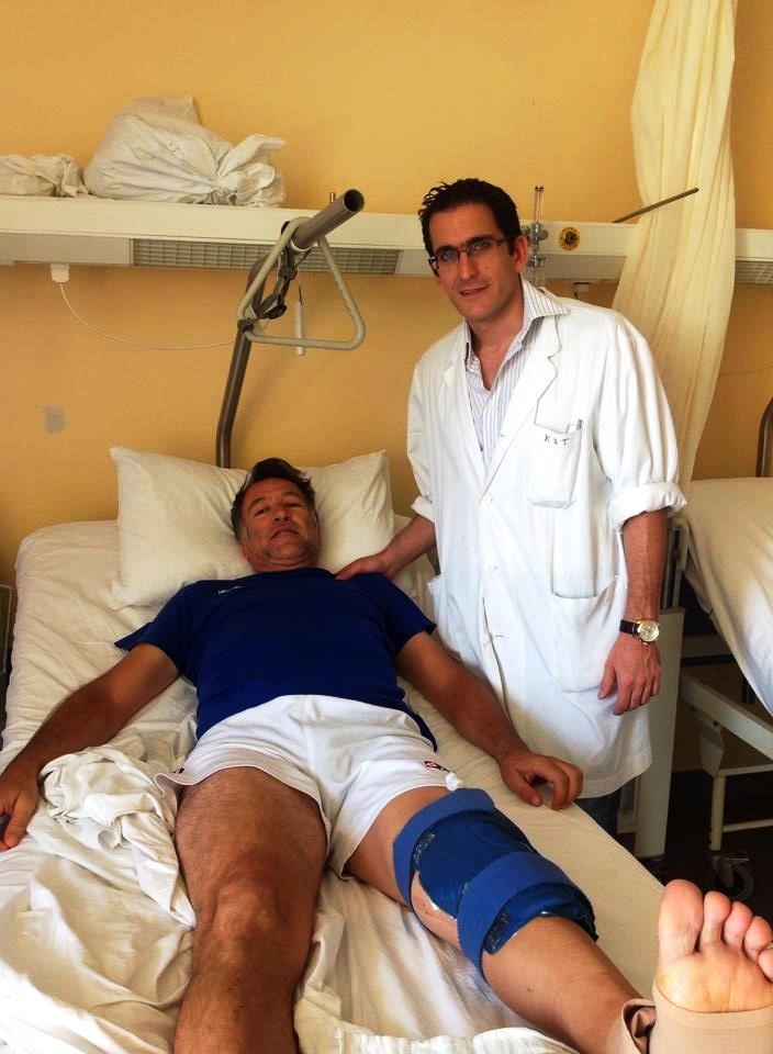Κώστας Ιντζόγλου: Τερματοφύλακας με... χειρουργικά γάντια (photos+video)