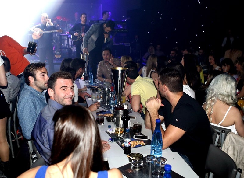 Ολυμπιακός: Το γλέντι στα μπουζούκια (photos)