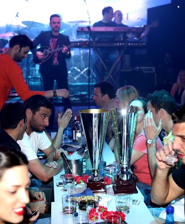 Ολυμπιακός: Το γλέντι στα μπουζούκια (photos)