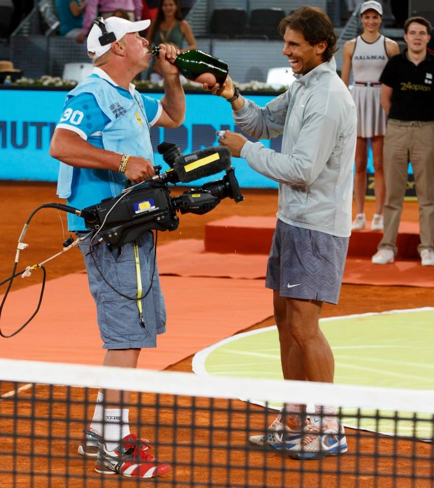 Ράφα Ναδάλ: Το σήκωσε μέσα στο... σπίτι του (photos+videos)