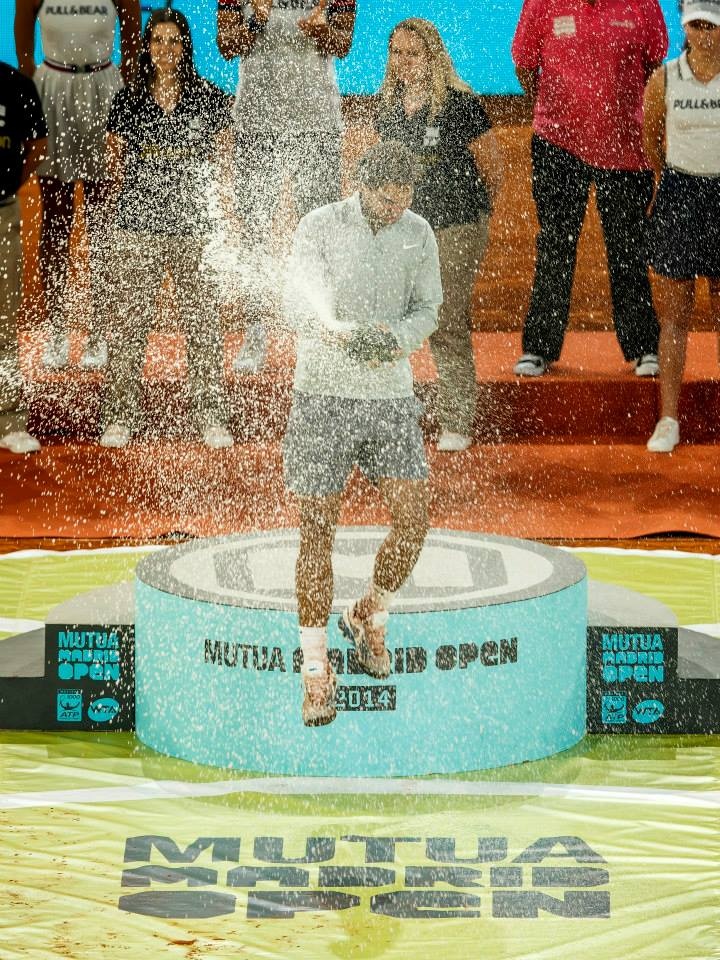 Ράφα Ναδάλ: Το σήκωσε μέσα στο... σπίτι του (photos+videos)