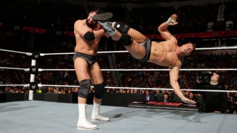 Raw: Εγχείρηση και… πόνος για Bryan (photos+videos)