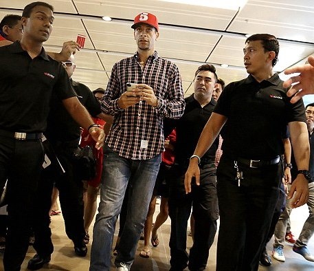 Μάντσεστερ Γιουνάιτεντ: Στη Σιγκαπούρη ο Φέρντιναντ (photos)