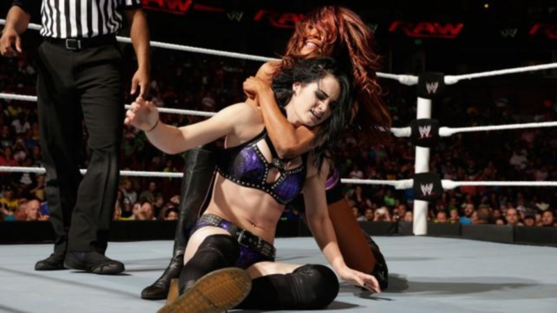 Raw: Εγχείρηση και… πόνος για Bryan (photos+videos)