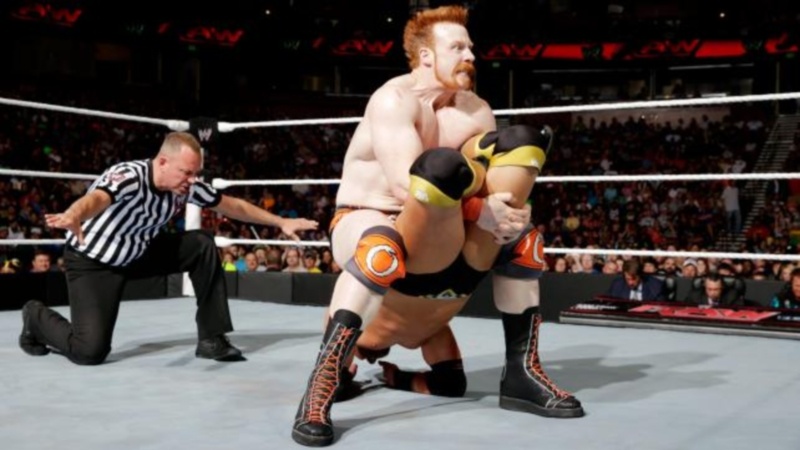 Raw: Εγχείρηση και… πόνος για Bryan (photos+videos)