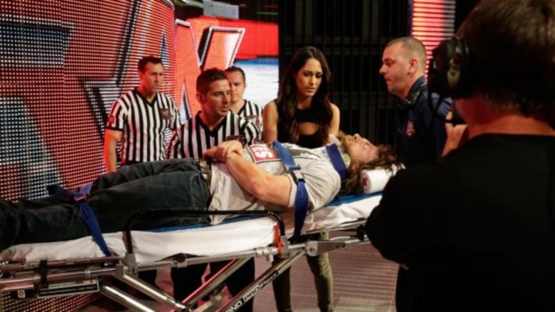 Raw: Εγχείρηση και… πόνος για Bryan (photos+videos)