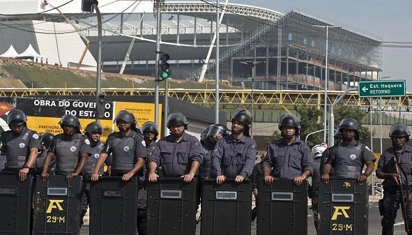 Παγκόσμιο Κύπελλο Βραζιλίας: Φωτιές σε διαδηλώσεις (photos)