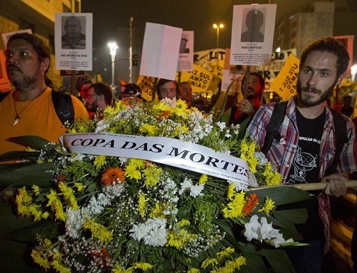 Παγκόσμιο Κύπελλο Βραζιλίας: Φωτιές σε διαδηλώσεις (photos)