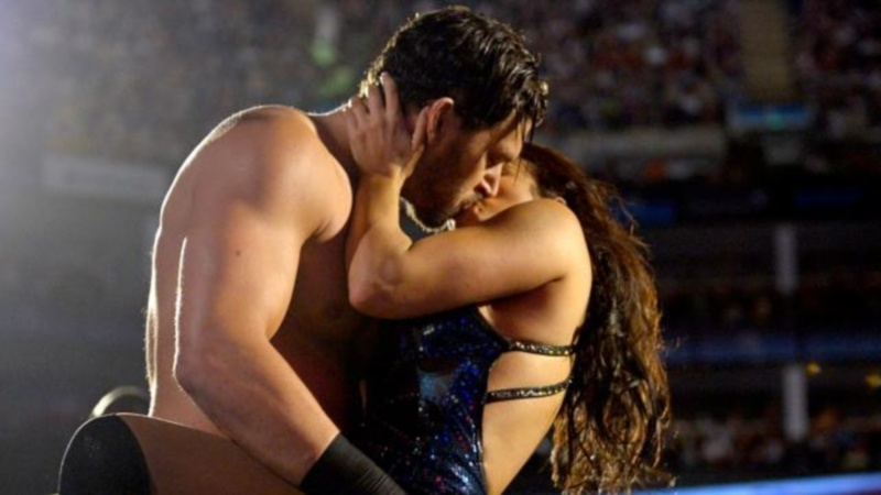 Raw: Περιμένοντας τον Bryan (photos+videos)