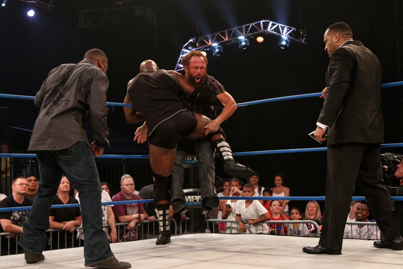 TNA Impact Wrestling: Ό,τι θέλει ο MVP και η… παρέα του (photos+videos)