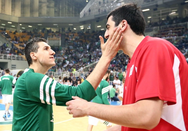 Onsports TV: Οι αγκαλιές Διαμαντίδη με Σπανούλη, Σερμαντίνι (videos+photos)