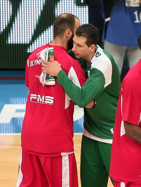 Onsports TV: Οι αγκαλιές Διαμαντίδη με Σπανούλη, Σερμαντίνι (videos+photos)