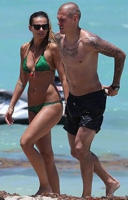 Λίβερπουλ: Τολμηρός με την κοπέλα του ο Σκρτελ (photos)