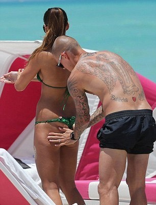 Λίβερπουλ: Τολμηρός με την κοπέλα του ο Σκρτελ (photos)