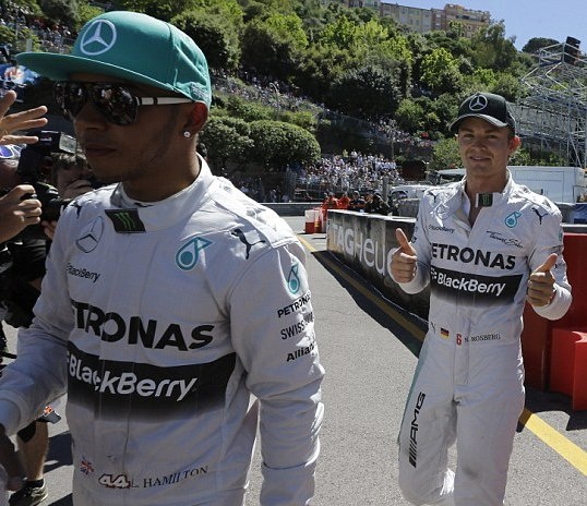 Μερσέντες: Τη γλίτωσε ο Ρόζμπεργκ (photos+videos)