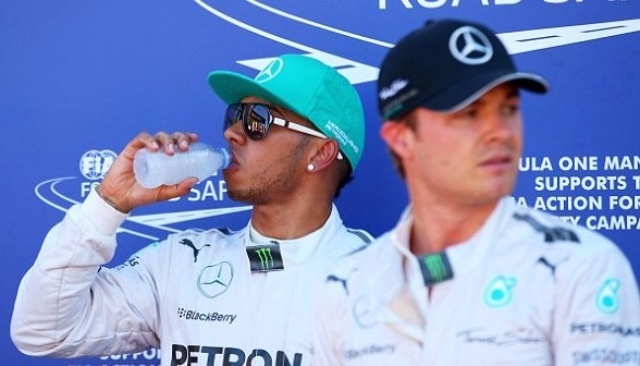 Μερσέντες: Τη γλίτωσε ο Ρόζμπεργκ (photos+videos)