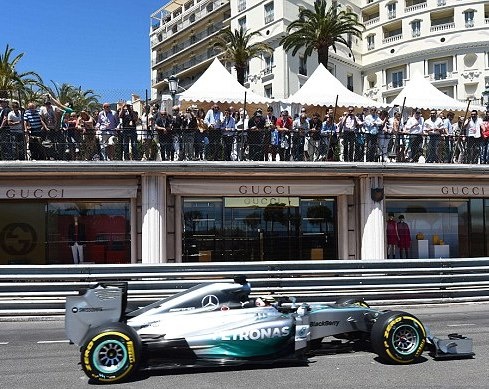 Μερσέντες: Τη γλίτωσε ο Ρόζμπεργκ (photos+videos)