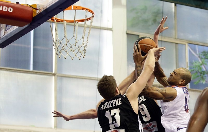 Κάρτερ: «Πιο επιθετικοί στην άμυνα» (photos)