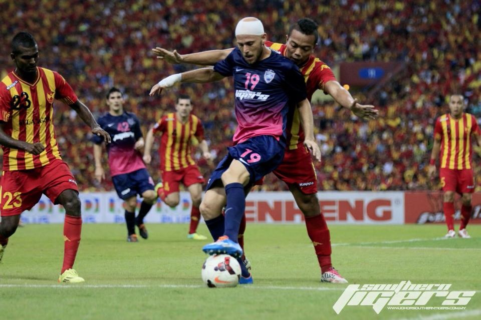 Μαλαισία: Προσκυνούν τον Φιγκερόα! (photos+videos)