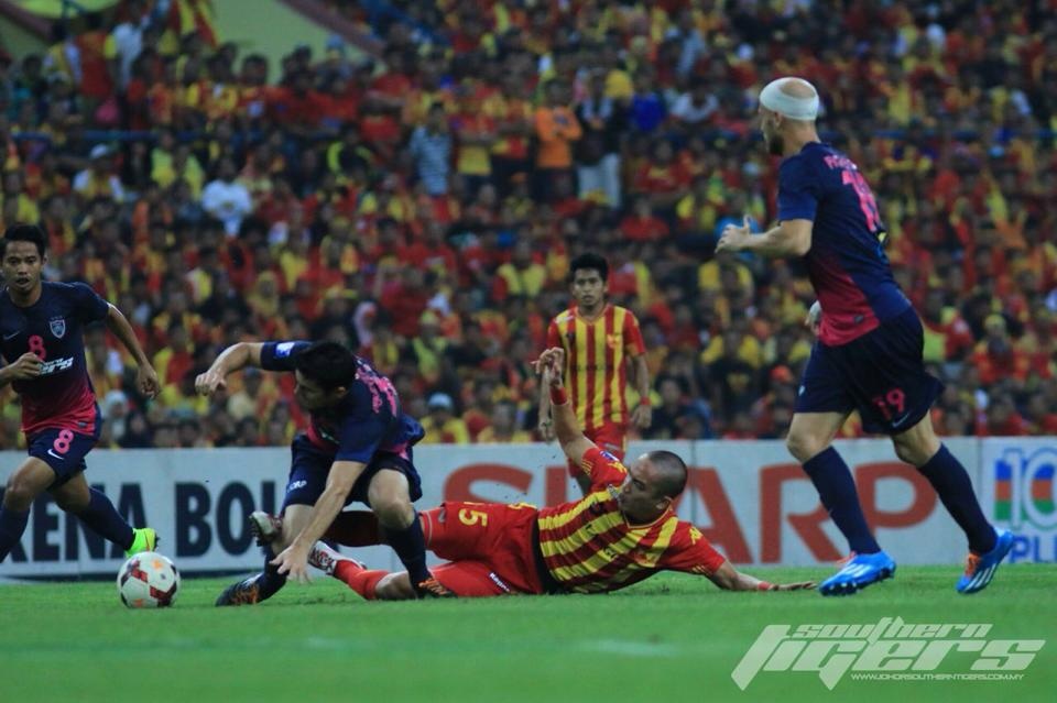 Μαλαισία: Προσκυνούν τον Φιγκερόα! (photos+videos)