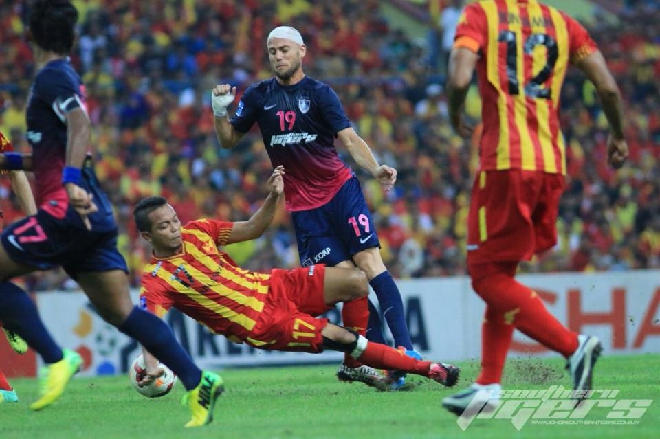 Μαλαισία: Προσκυνούν τον Φιγκερόα! (photos+videos)