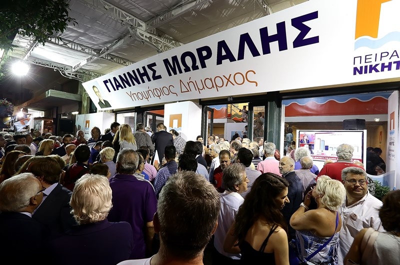 Εκλογές 2014: Πανηγυρισμοί για Μώραλη στον Πειραιά (photos)