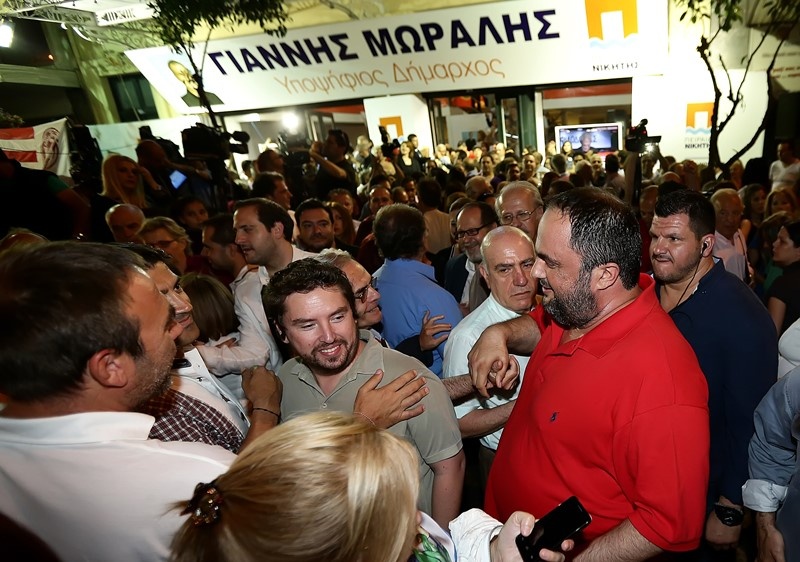 Εκλογές 2014: Πανηγυρισμοί για Μώραλη στον Πειραιά (photos)