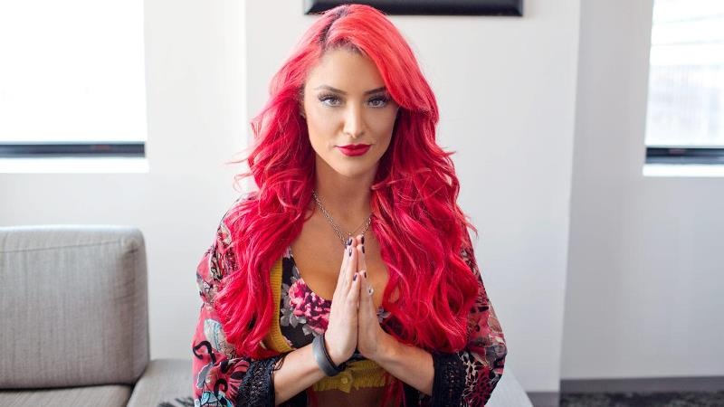 WWE: Ξέρει και από μπάλα η Eva Marie (photos)