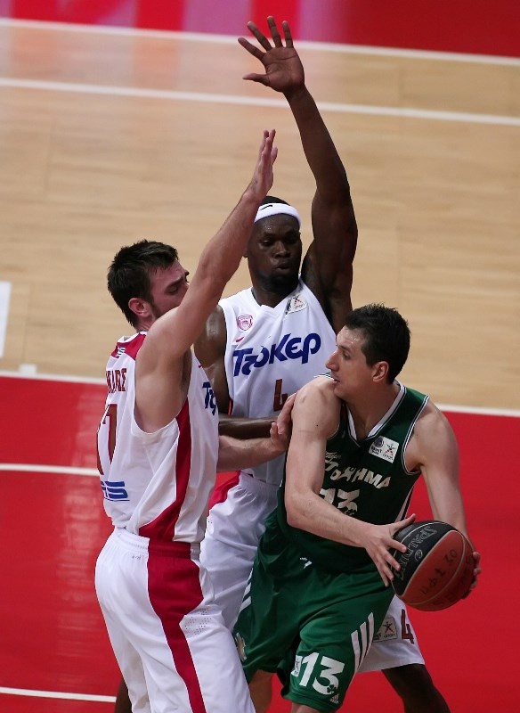 Ολυμπιακός: Τα «εκρηκτικά» τρίποντα Σπανούλη και Πέτγουεϊ (photos+video)