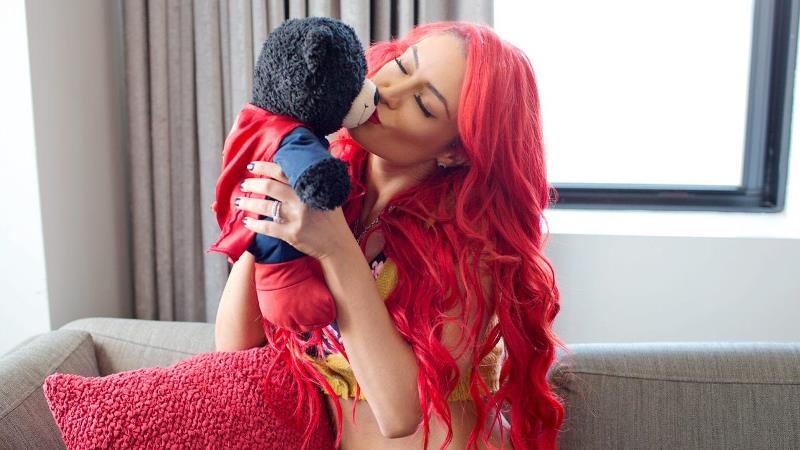 WWE: Ξέρει και από μπάλα η Eva Marie (photos)