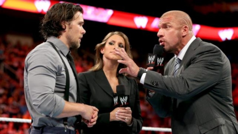 Raw: Ανωτερότητα Evolution, διστακτικότητα Bryan (photos+videos)