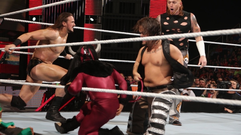 Raw: Ανωτερότητα Evolution, διστακτικότητα Bryan (photos+videos)