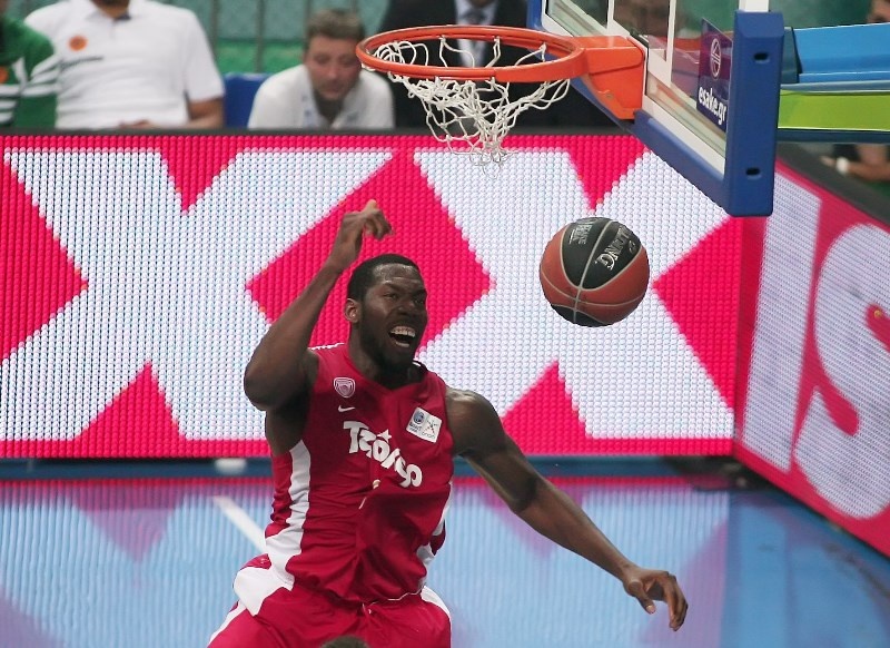 Ολυμπιακός: Ευχές στον... Dunkston (photos)